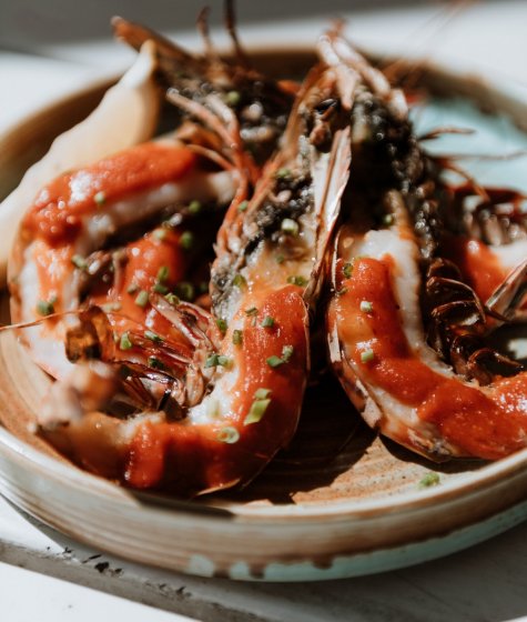 Seafood options (prawns) at the Tradewinds Image